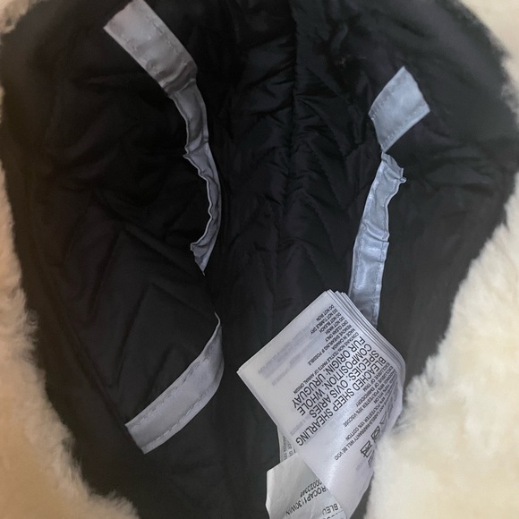 ** SOLD** Canada Goose Sheep Skin Shearling Pilot Hat Size L/XL NWOT - Picture 4 of 7